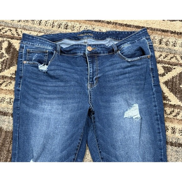 Women’s plus size Maurices cropped jeans 20 W distressed - Picture 2 of 4